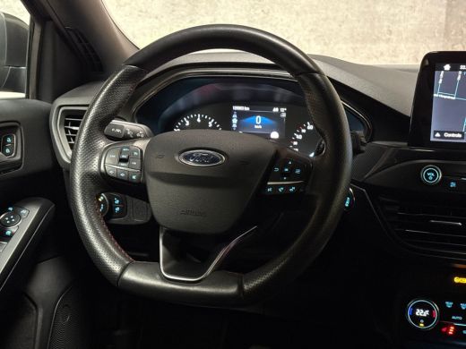 Ford Focus 1.0 EcoBoost ST Line (APPLE CARPLAY, GROOT NAVI, CLIMATE, STUUR/STOELVERWARMING, KEYLESS, SPORTST... ActivLease financial lease