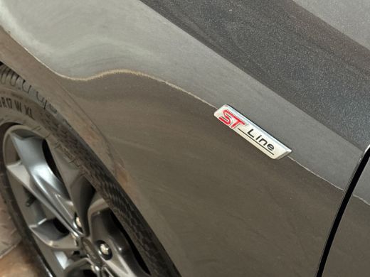 Ford Focus 1.0 EcoBoost ST Line (APPLE CARPLAY, GROOT NAVI, CLIMATE, STUUR/STOELVERWARMING, KEYLESS, SPORTST... ActivLease financial lease