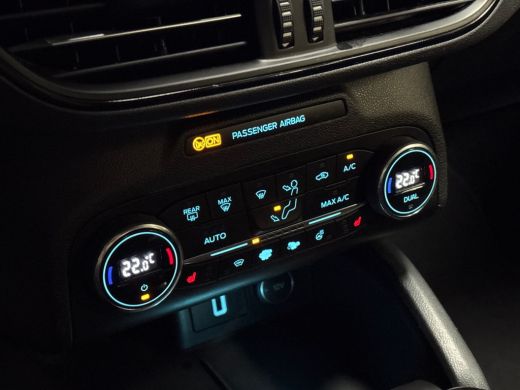 Ford Focus 1.0 EcoBoost ST Line (APPLE CARPLAY, GROOT NAVI, CLIMATE, STUUR/STOELVERWARMING, KEYLESS, SPORTST... ActivLease financial lease