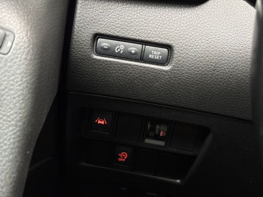 Nissan QASHQAI 1.2 N-Connecta (PANORAMADAK, NAVIGATIE, 360 CAMERA, GETINT GLAS, KEYLESS, SPORTSTOELEN, CRUISE, P... ActivLease financial lease