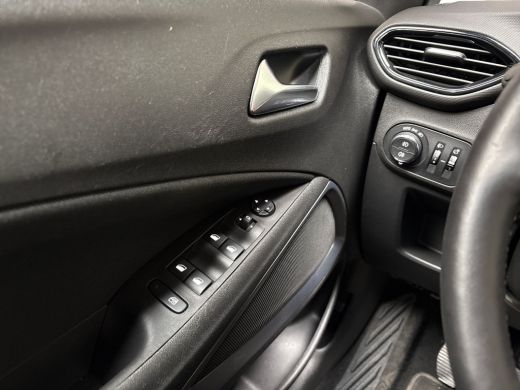 Opel Crossland X X 1.2 Turbo Sport (APPLE CARPLAY, GROOT NAVI, STUUR/STOELVERWARMING, GETINT GLAS, SPORTSTOELEN, L... ActivLease financial lease