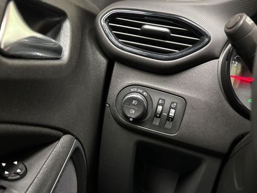 Opel Crossland X X 1.2 Turbo Sport (APPLE CARPLAY, GROOT NAVI, STUUR/STOELVERWARMING, GETINT GLAS, SPORTSTOELEN, L... ActivLease financial lease