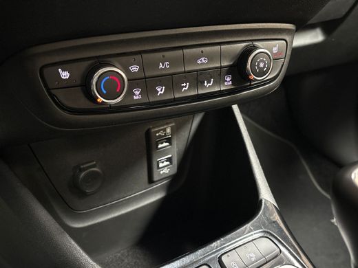 Opel Crossland X X 1.2 Turbo Sport (APPLE CARPLAY, GROOT NAVI, STUUR/STOELVERWARMING, GETINT GLAS, SPORTSTOELEN, L... ActivLease financial lease