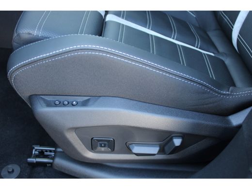 Opel Grandland 1.6 Turbo Plug-in-Hybrid Ultimate / Trekhaak / LEDER / Navigatie / 360 Camera / Panoramadak / Par... ActivLease financial lease