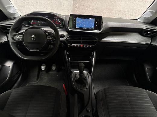 Peugeot 208 1.2 PureTech Sport (APPLE CARPLAY, NAVIGATIE, CRUISE, SPORTSTOELEN, LANE ASSIST, BLUETOOTH, NIEUW... ActivLease financial lease