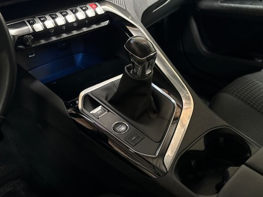 Peugeot 5008 1.2 PureTech Sport 7 Persoons (APPLE CARPLAY, GROOT NAVI, KEYLESS, 360 CAMERA, TREKHAAK, SPORTSTO... ActivLease financial lease