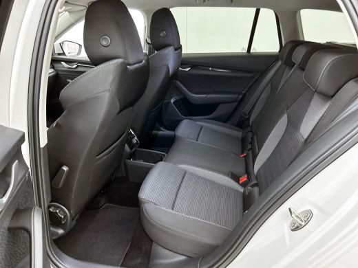 Skoda Octavia Combi 1.5 TSI MHEV Business Edition CAMERA | CARPLAY-NAV | EL-ACHTERKLEP ActivLease financial lease