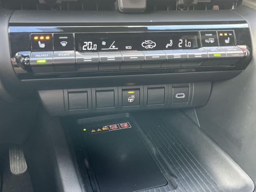 Toyota C-HR 2.0 Plug-in Hybrid 220 Executive | Two -tone lak | Carplay | Sfeerverlichting | 19 inch LM-velgen... ActivLease financial lease