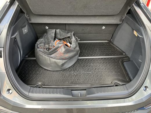 Toyota C-HR 2.0 Plug-in Hybrid 220 Executive | Two -tone lak | Carplay | Sfeerverlichting | 19 inch LM-velgen... ActivLease financial lease