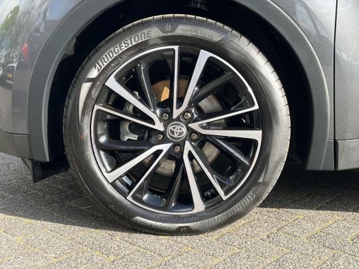 Toyota C-HR 2.0 Plug-in Hybrid 220 Executive | Two -tone lak | Carplay | Sfeerverlichting | 19 inch LM-velgen... ActivLease financial lease