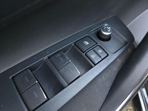 Toyota Corolla 1.8 Hybrid Active | Apple CarPlay | Navigatie | Parkeersensoren | Rijklaar incl. garantie | ActivLease financial lease