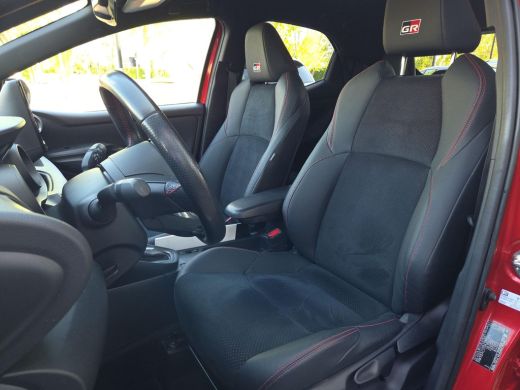 Toyota Yaris 1.5 Hybrid GR Sport | JBL Audio | Navigatie | Blindspot | Stoelverwarming | Rijklaar incl. garant... ActivLease financial lease