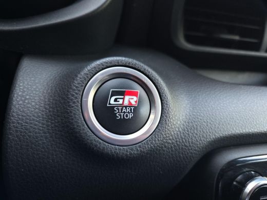 Toyota Yaris 1.5 Hybrid GR Sport | JBL Audio | Navigatie | Blindspot | Stoelverwarming | Rijklaar incl. garant... ActivLease financial lease