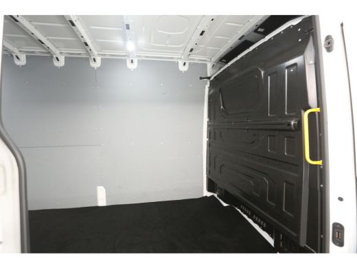 Volkswagen Crafter 2.0 TDI 177PK L4H3 | 3000KG Trekgew. | Aut. | Airco | Cruise | Camera | 3 Zits | Carplay | Parkee... ActivLease financial lease