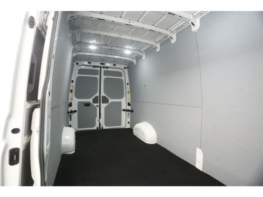 Volkswagen Crafter 2.0 TDI 177PK L4H3 | 3000KG Trekgew. | Aut. | Airco | Cruise | Camera | 3 Zits | Carplay | Parkee... ActivLease financial lease