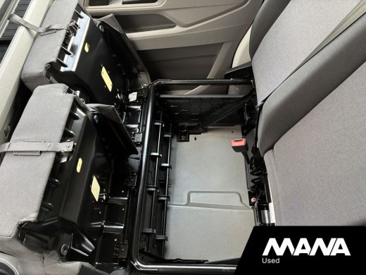 Volkswagen Crafter 50 2.0 TDI L3H2 177pk DL Automaat Trekhaak Camera Cruise Sensoren ActivLease financial lease