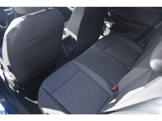 Volkswagen Golf Life Edition eHybrid | 'App-Connect' draadloze smartphone integratie | Achterbank in ongelijke de... ActivLease financial lease