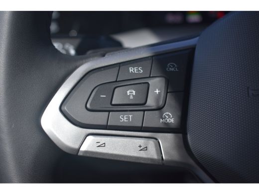 Volkswagen Golf Life Edition eHybrid | 'App-Connect' draadloze smartphone integratie | Achterbank in ongelijke de... ActivLease financial lease