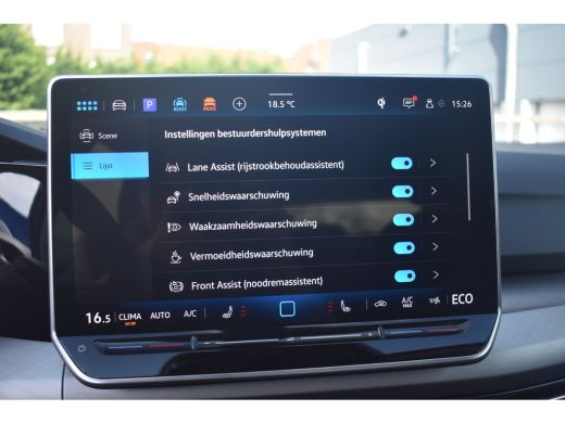 Volkswagen Golf Life Edition eHybrid | 'App-Connect' draadloze smartphone integratie | Achterbank in ongelijke de... ActivLease financial lease