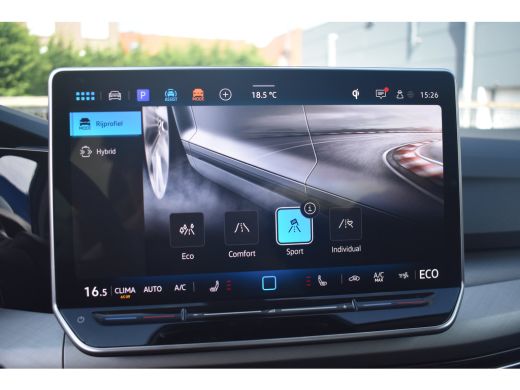 Volkswagen Golf Life Edition eHybrid | 'App-Connect' draadloze smartphone integratie | Achterbank in ongelijke de... ActivLease financial lease