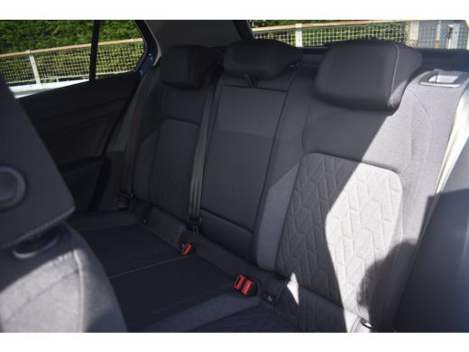 Volkswagen Golf Life Edition eHybrid | 'App-Connect' draadloze smartphone integratie | Achterbank in ongelijke de... ActivLease financial lease