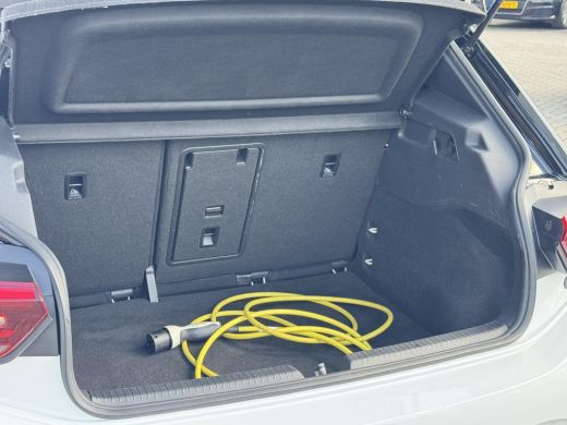 Volkswagen ID.3 First Plus 58 kWh NL-AUTO | LEDER | NAVI | SOH 93% ActivLease financial lease