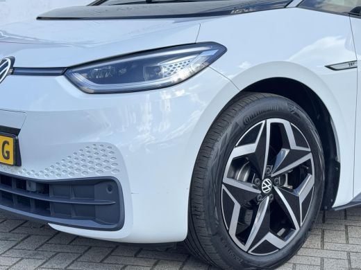 Volkswagen ID.3 First Plus 58 kWh NL-AUTO | LEDER | NAVI | SOH 93% ActivLease financial lease