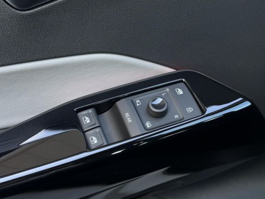 Volkswagen ID.3 First Plus 58 kWh NL-AUTO | LEDER | NAVI | SOH 93% ActivLease financial lease