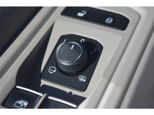 Volkswagen Multivan 1.5 eHybrid 245 PK L2 Bulli Edition 4Motion | PANORAMA DAK | TREKHAAK | CAMERA | STUUR+STOELVERW... ActivLease financial lease