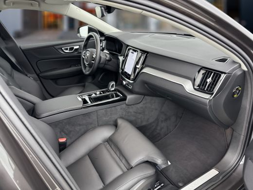 Volvo  V60 T6 Recharge Plus Bright | 19" | Trekhaak | Leder | Elektrisch verst. Stoelen | Stoel/Stuur/achter... ActivLease financial lease