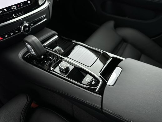 Volvo  V60 T6 Recharge Plus Bright | 19" | Trekhaak | Leder | Elektrisch verst. Stoelen | Stoel/Stuur/achter... ActivLease financial lease