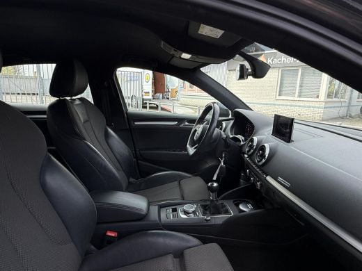 Audi A3 Limousine 30 TFSI S-Line | Trekhaak | Virtual | Navi | ActivLease financial lease