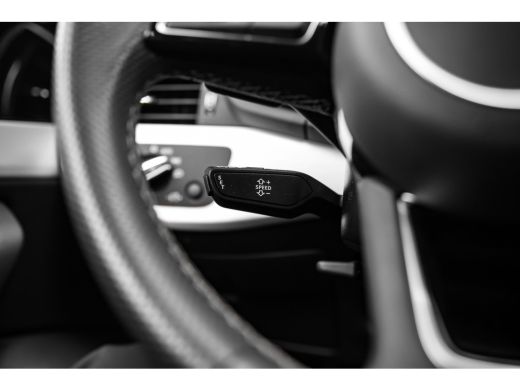 Audi A4 Avant 35 TFSI S edition Competition ActivLease financial lease