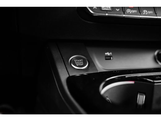 Audi A4 Avant 35 TFSI S edition Competition ActivLease financial lease