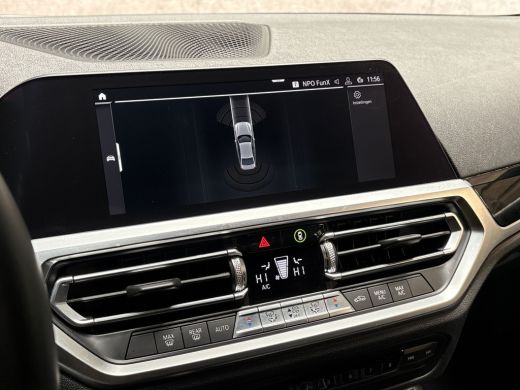 BMW 3 Serie 318i Sport Line 156Pk Automaat (VIRTUAL COCKPIT, DEALER ONDERHOUDEN, GROOT NAVI, LEDER, ZWART HEM... ActivLease financial lease