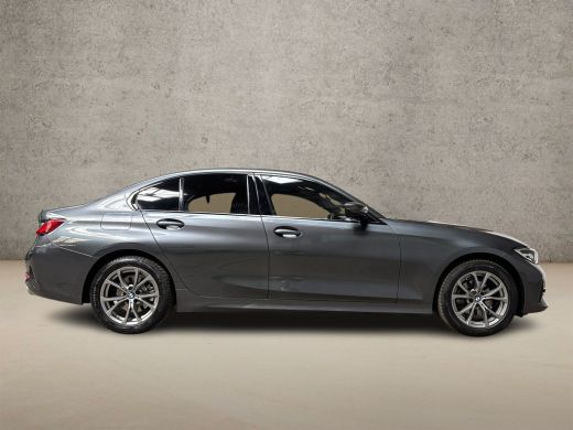 BMW 3 Serie 318i Sport Line 156Pk Automaat (VIRTUAL COCKPIT, DEALER ONDERHOUDEN, GROOT NAVI, LEDER, ZWART HEM... ActivLease financial lease