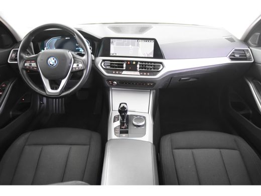 BMW 3 Serie 320e *1ste Eigenaar*Navigatie*Trekhaak*Camera*DAB* ActivLease financial lease