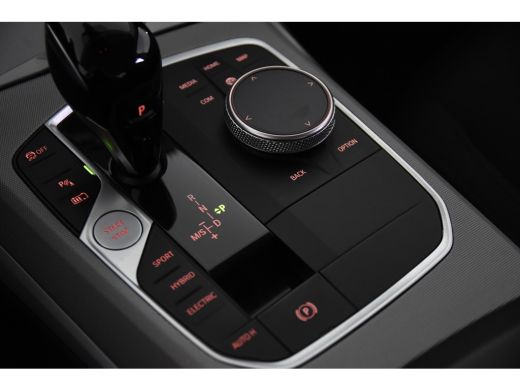 BMW 3 Serie 320e *1ste Eigenaar*Navigatie*Trekhaak*Camera*DAB* ActivLease financial lease