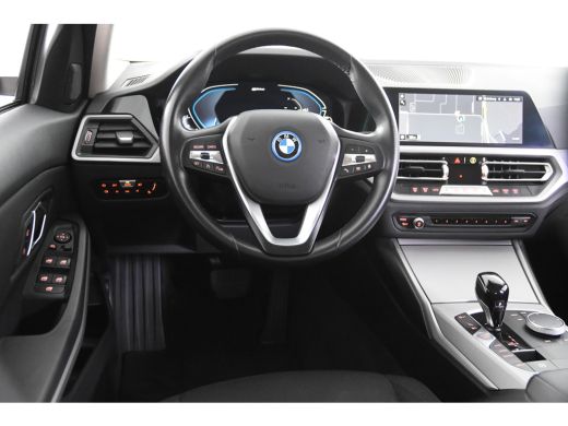BMW 3 Serie 320e *1ste Eigenaar*Navigatie*Trekhaak*Camera*DAB* ActivLease financial lease