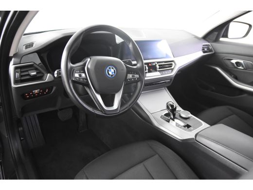 BMW 3 Serie 320e *1ste Eigenaar*Navigatie*Trekhaak*Camera*DAB* ActivLease financial lease