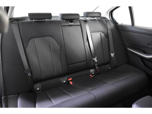 BMW 3 Serie 320e *1ste Eigenaar*Navigatie*Trekhaak*Camera*DAB* ActivLease financial lease