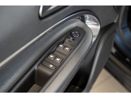 Fiat 600 1.2 Hybrid Icon | 8 Jaar Garantie | Navigatie | Camera | Winter Pack | Comfort Pack | Climate Con... ActivLease financial lease
