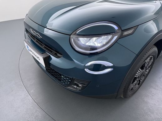 Fiat 600 Icon | 10,25" touchscreen radio met Bluetooth, DAB & USB | Automatische airconditioning | FlexFlo... ActivLease financial lease