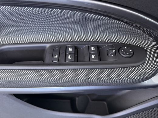 Fiat 600 Icon | 10,25" touchscreen radio met Bluetooth, DAB & USB | Automatische airconditioning | FlexFlo... ActivLease financial lease