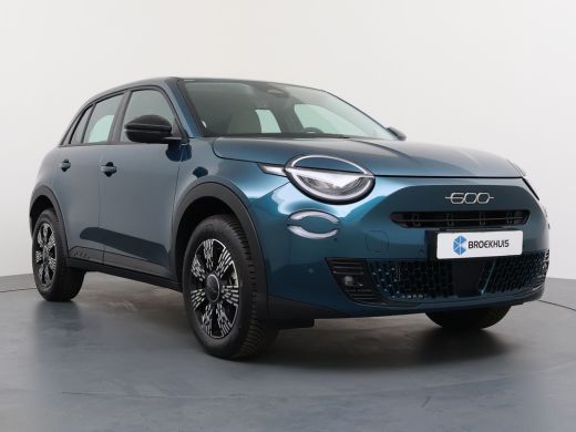 Fiat 600 Icon | 10,25" touchscreen radio met Bluetooth, DAB & USB | Automatische airconditioning | FlexFlo... ActivLease financial lease