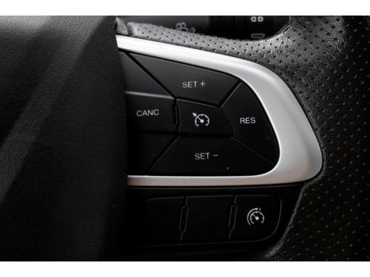 Iveco Daily 35S14 136pk HiMatic Automaat Bakwagen met laadklep en zijdeur H235cm 03-2022 ActivLease financial lease