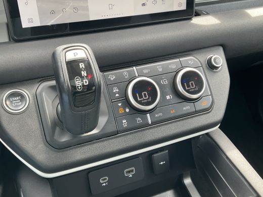 Land Rover Defender 2.0 D240 110 VAN 360&deg;Cam Carplay Memory Trekhaak(3500) Grijs kenteken ActivLease financial lease