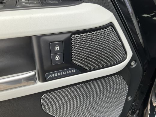 Land Rover Defender 2.0 D240 110 VAN 360&deg;Cam Carplay Memory Trekhaak(3500) Grijs kenteken ActivLease financial lease
