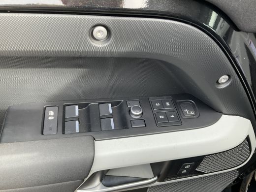 Land Rover Defender 2.0 D240 110 VAN 360&deg;Cam Carplay Memory Trekhaak(3500) Grijs kenteken ActivLease financial lease