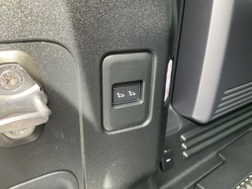 Land Rover Defender 2.0 D240 110 VAN 360&deg;Cam Carplay Memory Trekhaak(3500) Grijs kenteken ActivLease financial lease